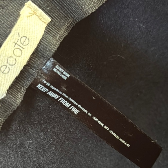 Ecote Black and Red Fedora Hat with Two-Tone Design - Picture 5 of 7